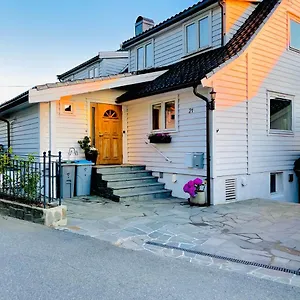 https://central-house-right-next-to-flyen-free-parking.hotelsinbergen.net